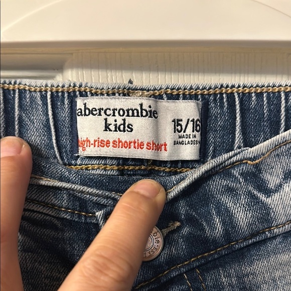Abercrombie & Fitch Kids Teens Size 15/16 Blue Denim Fringe Shorts. - Picture 2 of 5